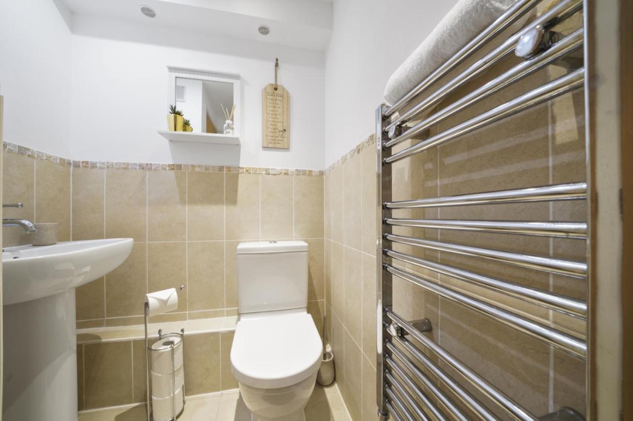 Super Funky Spire View Cottage - Free Gated Parking - Ultra Wifi Canterbury Ngoại thất bức ảnh